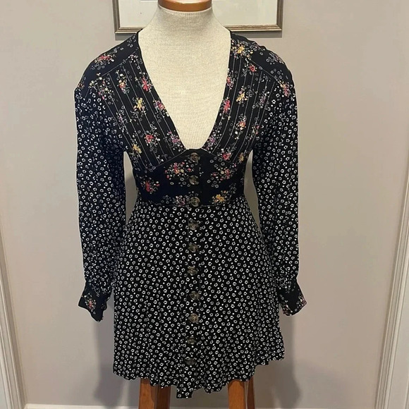 Free People - Wonderland Printed A-Line Mini Dress - Size XS - Black Floral - Picture 2 of 8